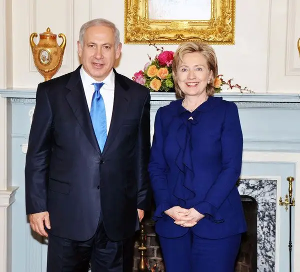 נתניהו עמידה מול מצלמה