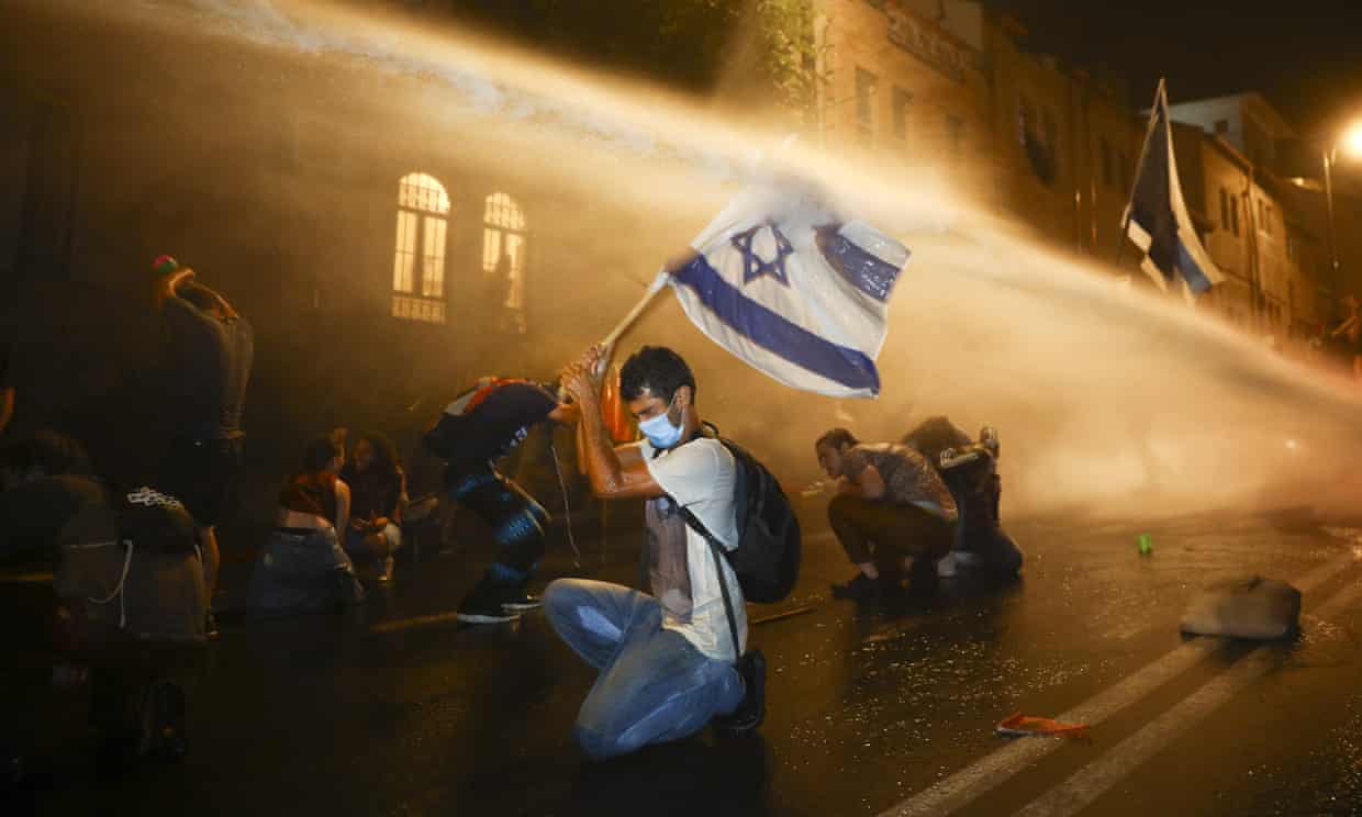 כשהגלים מתחזקים