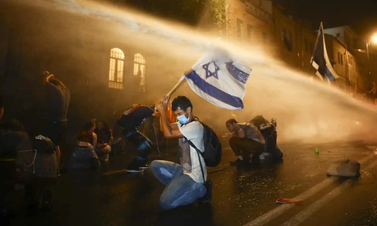 כשהגלים מתחזקים